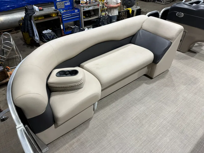 Slide: The Image of Palm Beach Ultra 240 Cruise Pontoon & Suzuki 115HP 4-Stroke EFI 2015 - 6