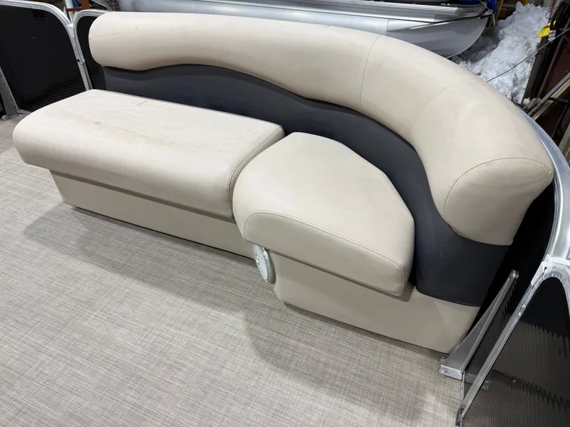 Slide: The Image of Palm Beach Ultra 240 Cruise Pontoon & Suzuki 115HP 4-Stroke EFI 2015 - 7