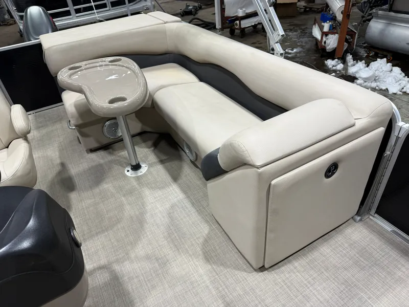 Slide: The Image of Palm Beach Ultra 240 Cruise Pontoon & Suzuki 115HP 4-Stroke EFI 2015 - 8