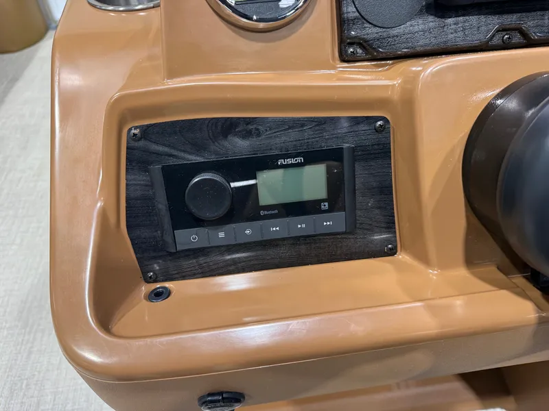 Slide: The Image of Tahoe Sport 2185 Rear Fish & Honda 4-Stroke EFI 2026 - 13