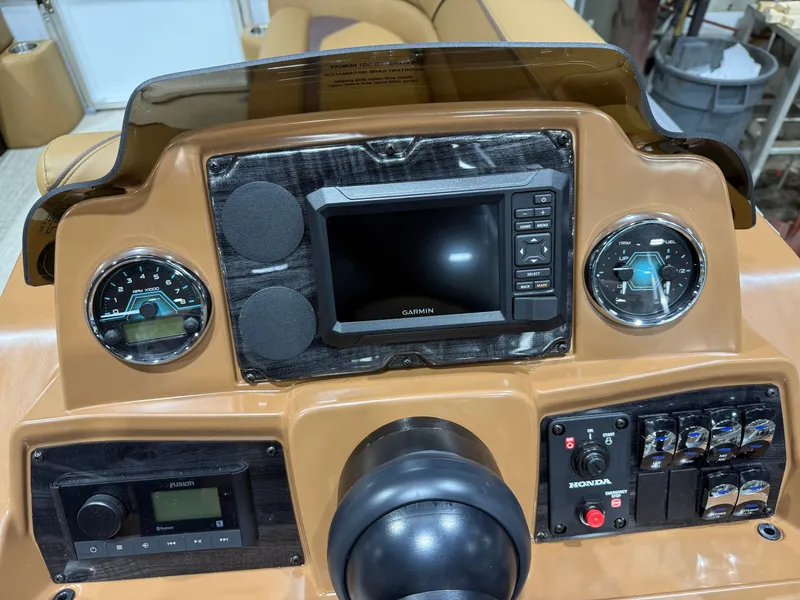 Slide: The Image of Tahoe Sport 2185 Rear Fish & Honda 4-Stroke EFI 2026 - 14