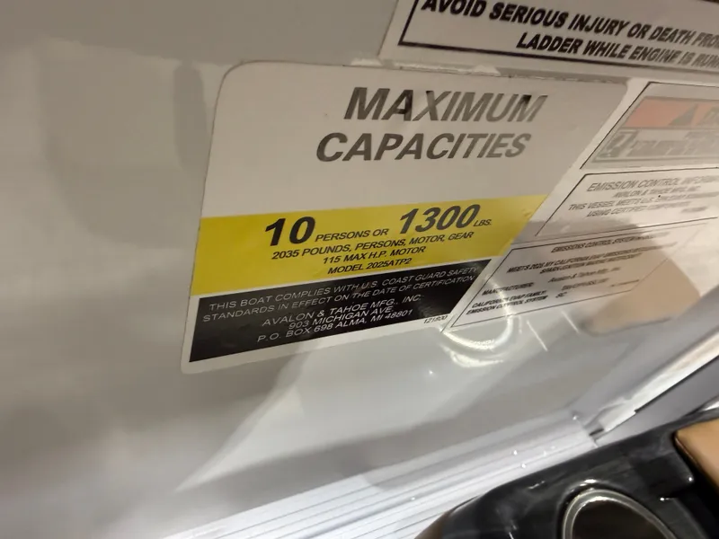 Slide: The Image of Tahoe Sport 2185 Rear Fish & Honda 4-Stroke EFI 2026 - 15