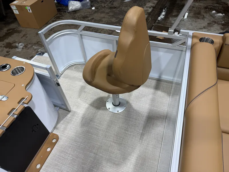 Slide: The Image of Tahoe Sport 2185 Rear Fish & Honda 4-Stroke EFI 2026 - 17