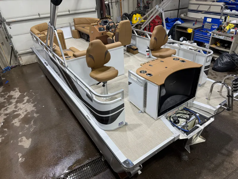 Slide: The Image of Tahoe Sport 2185 Rear Fish & Honda 4-Stroke EFI 2026 - 41