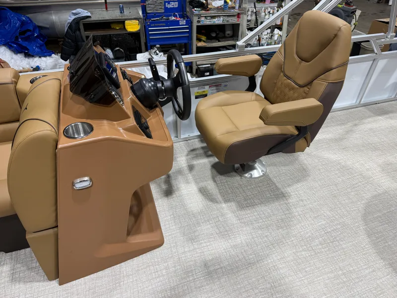 Slide: The Image of Tahoe Sport Rear Fish 2185 & 4-Stroke $32995 2026 - 10