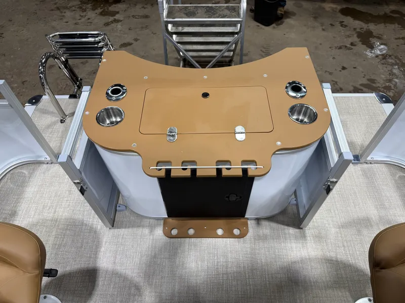 Slide: The Image of Tahoe Sport Rear Fish 2185 & 4-Stroke $32995 2026 - 18