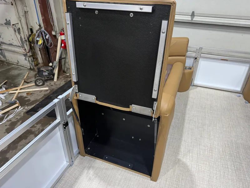 Slide: The Image of Tahoe Sport Rear Fish 2185 & 4-Stroke $32995 2026 - 24