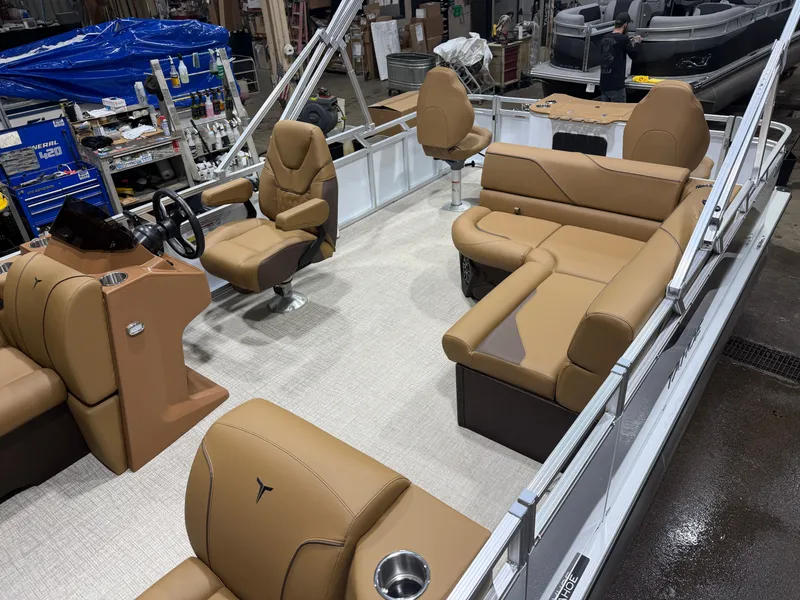 Slide: The Image of Tahoe Sport Rear Fish 2185 & 4-Stroke $32995 2026 - 3