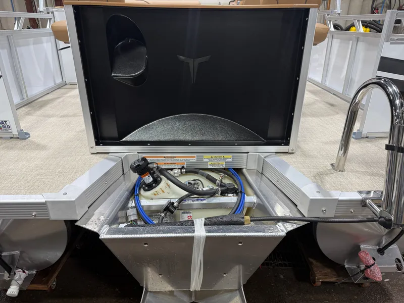 Slide: The Image of Tahoe Sport Rear Fish 2185 & 4-Stroke $32995 2026 - 36