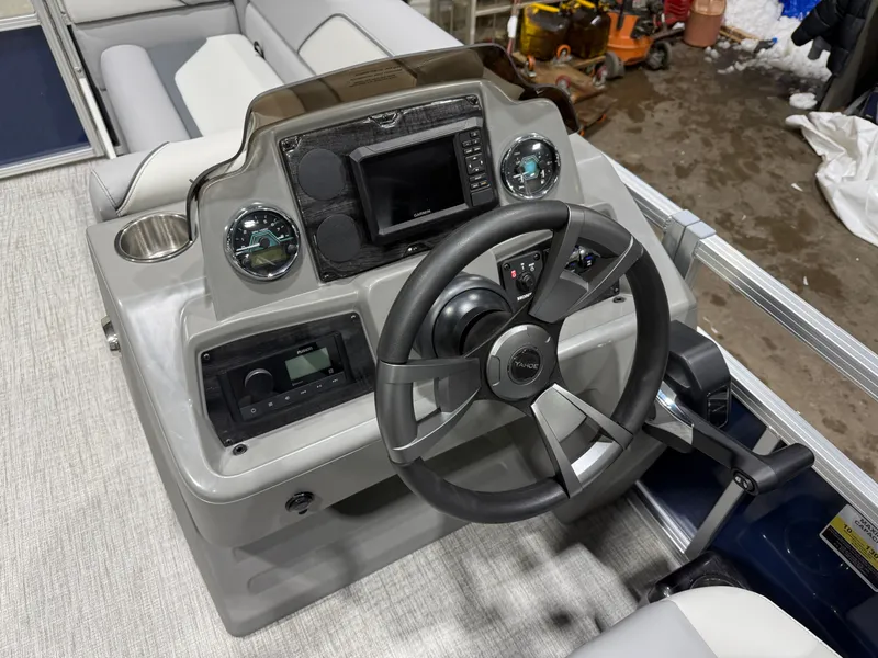 Slide: The Image of Tahoe Sport 2180 Quad Lounge & Honda 4-Stroke EFI 2026 - 12