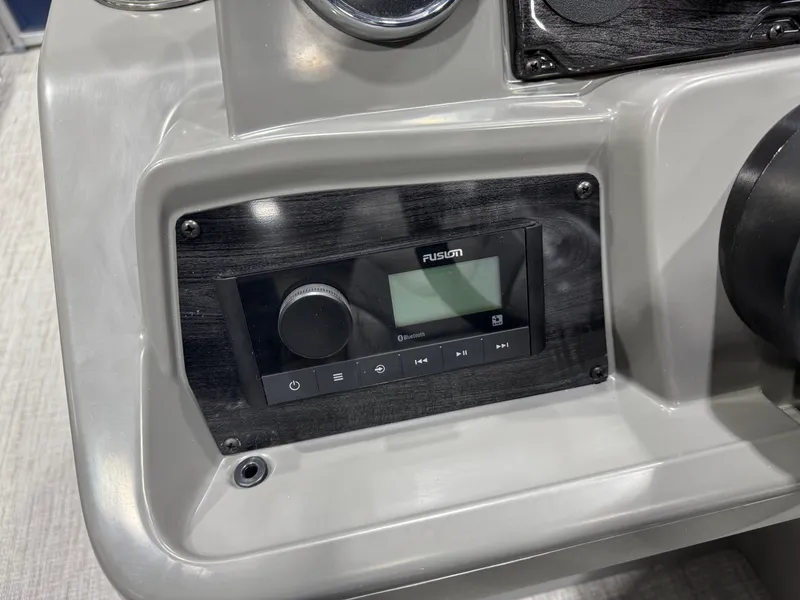 Slide: The Image of Tahoe Sport 2180 Quad Lounge & Honda 4-Stroke EFI 2026 - 13