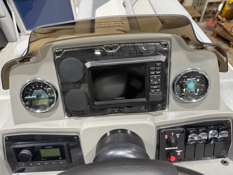 Slide: The Image of Tahoe Sport 2180 Quad Lounge & Honda 4-Stroke EFI 2026 - 14