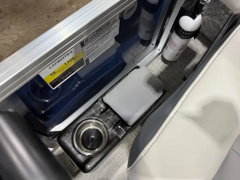 Slide: The Image of Tahoe Sport 2180 Quad Lounge & Honda 4-Stroke EFI 2026 - 15