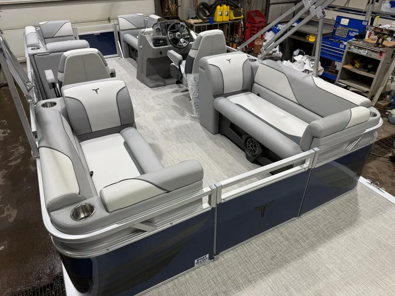 Slide: The Image of Tahoe Sport 2180 Quad Lounge & Honda 4-Stroke EFI 2026 - 19