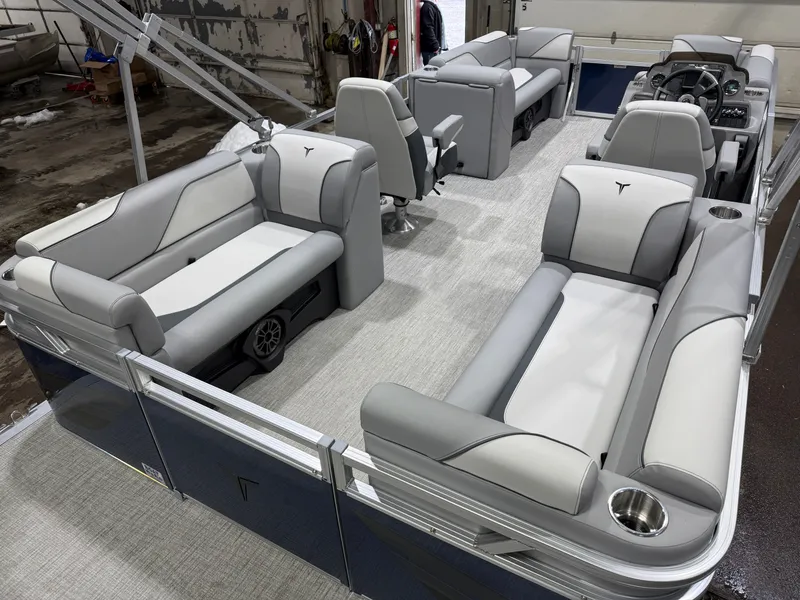 Slide: The Image of Tahoe Sport 2180 Quad Lounge & Honda 4-Stroke EFI 2026 - 20