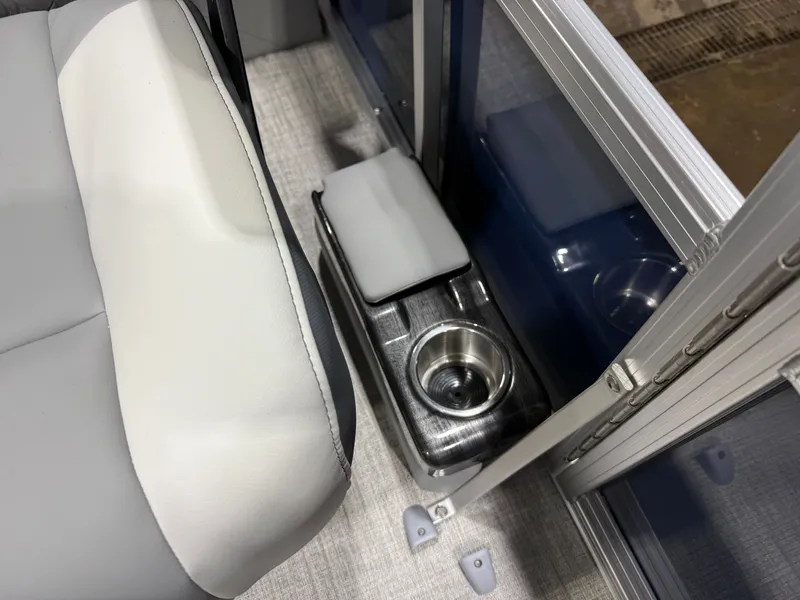 Slide: The Image of Tahoe Sport 2180 Quad Lounge & Honda 4-Stroke EFI 2026 - 24