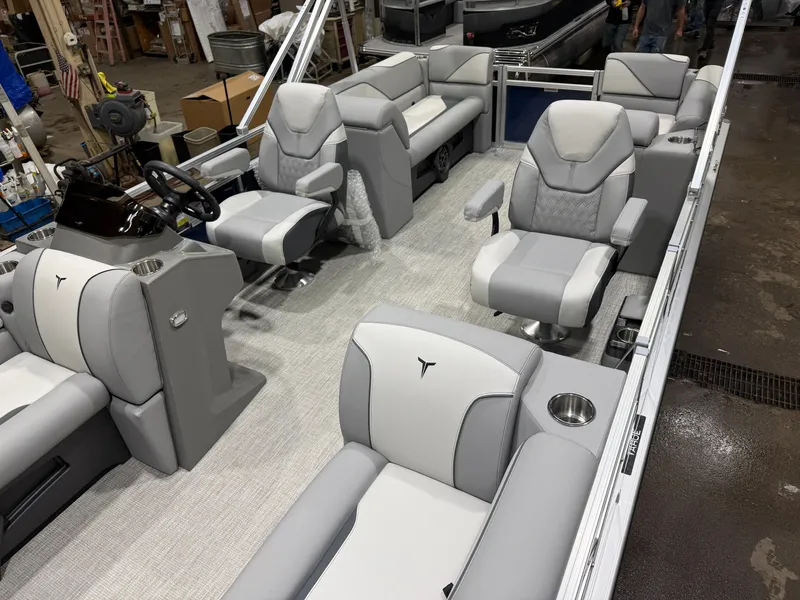 Slide: The Image of Tahoe Sport 2180 Quad Lounge & Honda 4-Stroke EFI 2026 - 3
