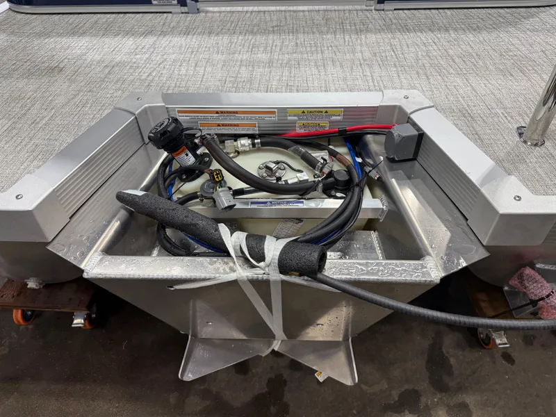 Slide: The Image of Tahoe Sport 2180 Quad Lounge & Honda 4-Stroke EFI 2026 - 34