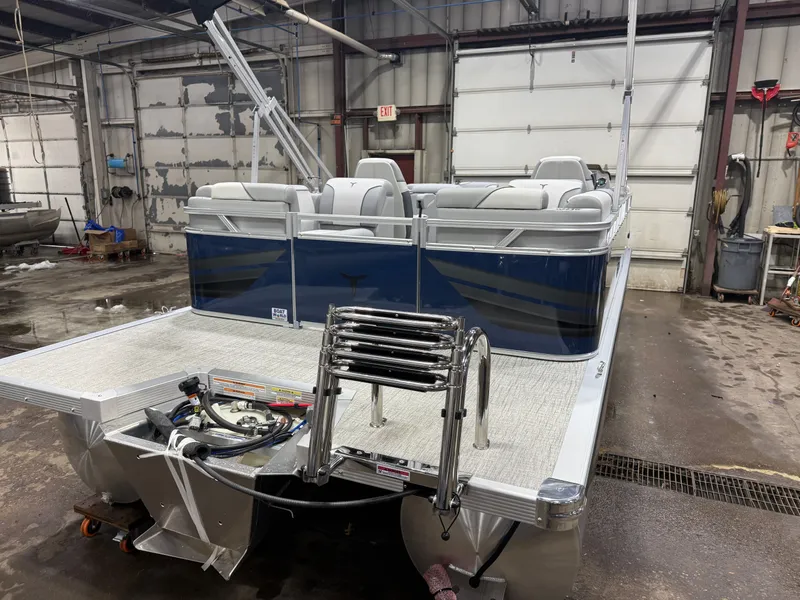 Slide: The Image of Tahoe Sport 2180 Quad Lounge & Honda 4-Stroke EFI 2026 - 39