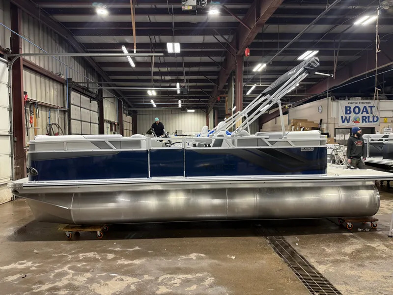 Slide: The Image of Tahoe Sport 2180 Quad Lounge & Honda 4-Stroke EFI 2026 - 41