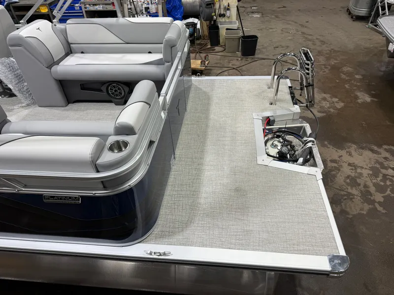 Slide: The Image of Tahoe Sport 2180 Quad Lounge & Honda 4-Stroke EFI 2026 - 5
