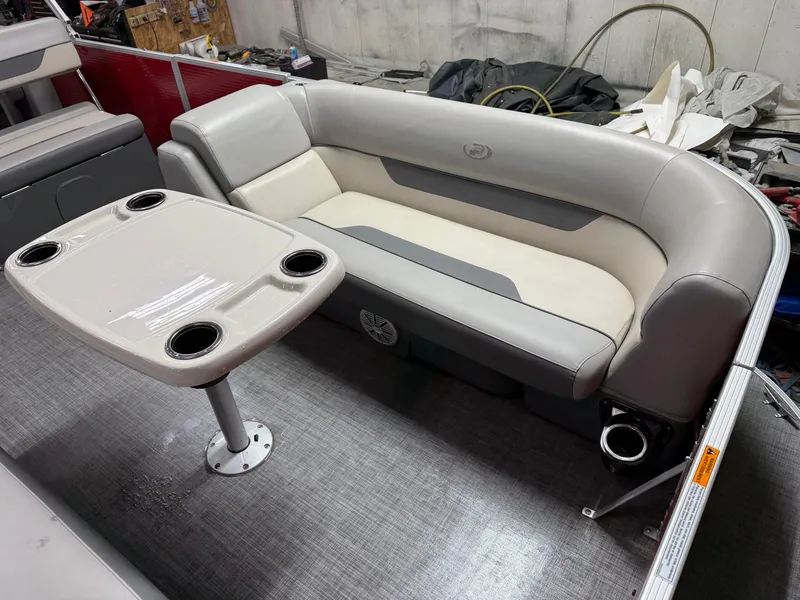 Slide: The Image of Princecraft Vectra 23 RL 2021 - 9