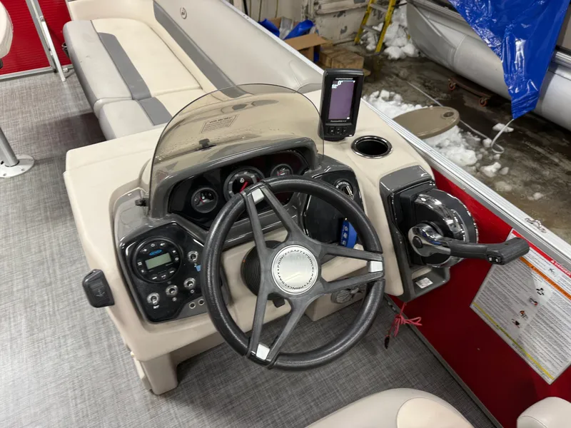 Slide: The Image of Princecraft Vectra 23 RL Dinette Swingback Pontoon & 115HP - $29995 2021 - 13