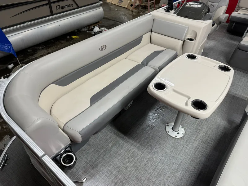 Slide: The Image of Princecraft Vectra 23 RL Dinette Swingback Pontoon & 115HP - $29995 2021 - 8