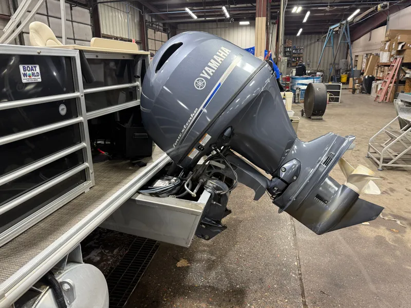 Slide: The Image of Sylvan 820 Cruise-N-Fish Pontoon 2017 - 33