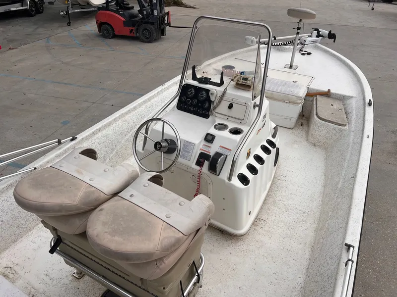 Slide: The Image of Mako 211 Center Console 2007 - 4