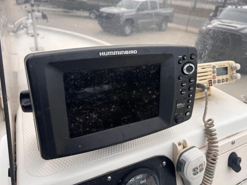 Slide: The Image of Mako 211 Center Console 2007 - 5