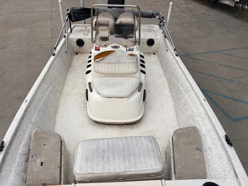 Slide: The Image of Mako 211 Center Console 2007 - 7