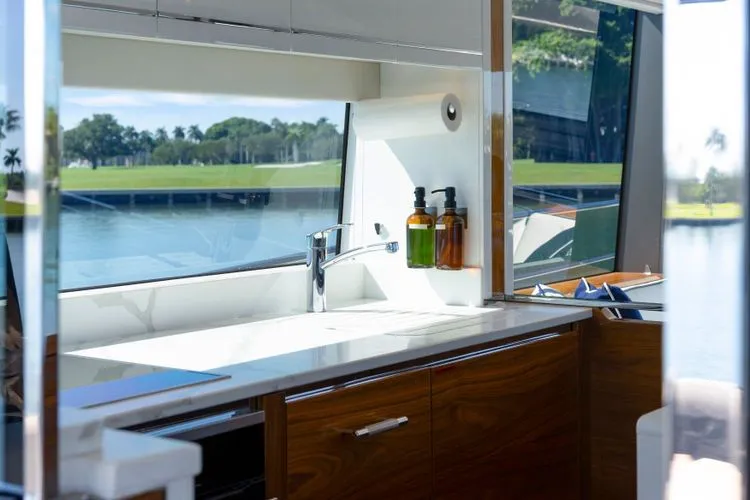 Slide: The Image of 2022 Sunseeker 65 Sport Yacht - Image 19 - 19