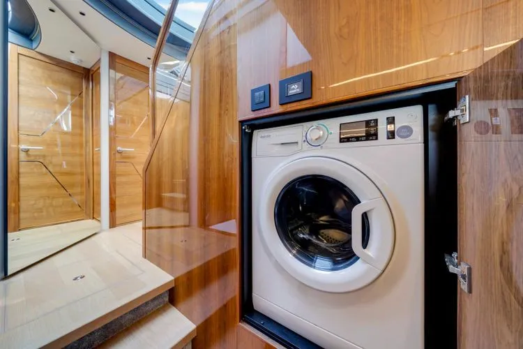 Slide: The Image of 2022 Sunseeker 65 Sport Yacht - Image 33 - 33