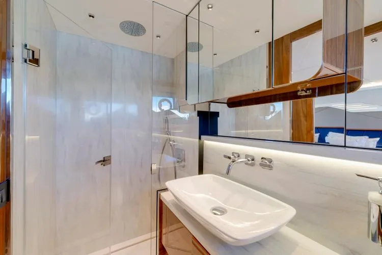 Slide: The Image of 2022 Sunseeker 65 Sport Yacht - Image 45 - 45