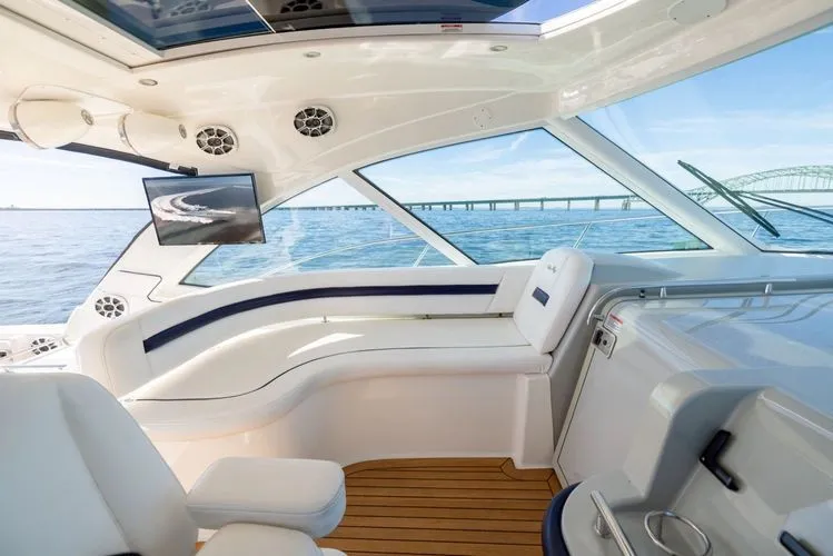 Slide: The Image of 2010 Sea Ray 500 Sundancer - Image 20 - 20