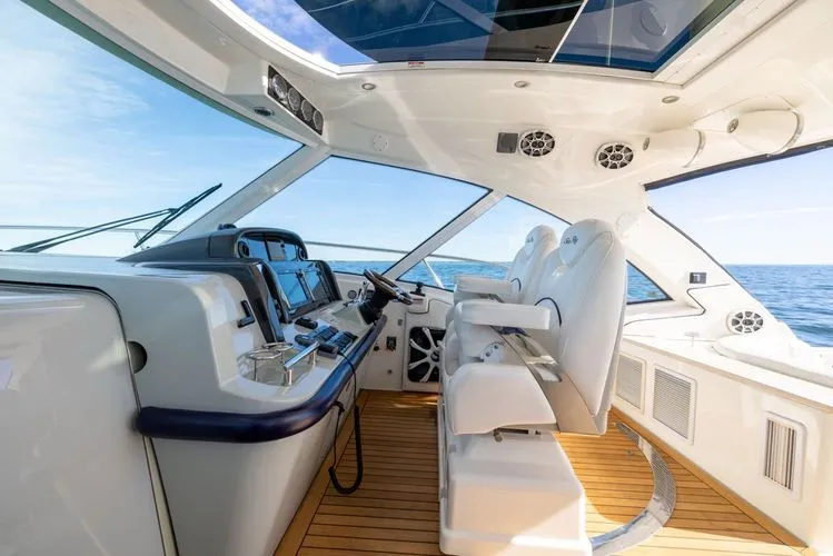 Slide: The Image of 2010 Sea Ray 500 Sundancer - Image 22 - 22