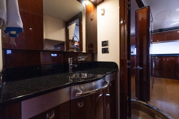 Slide: The Image of 2010 Sea Ray 500 Sundancer - Image 42 - 42