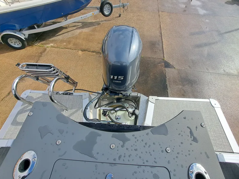 Slide: The Image of Avalon Venture 85 Rear Fish - 21' 2026 - 14