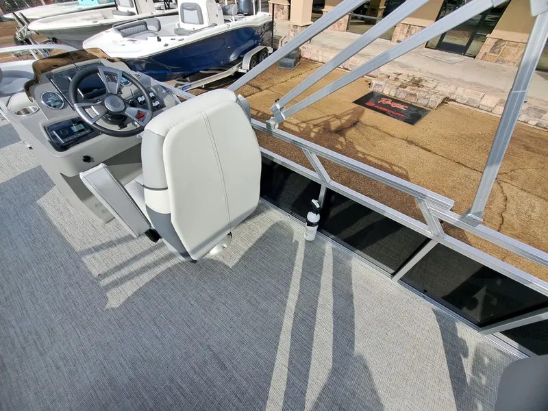 Slide: The Image of Avalon Venture 85 Rear Fish - 21' 2026 - 16