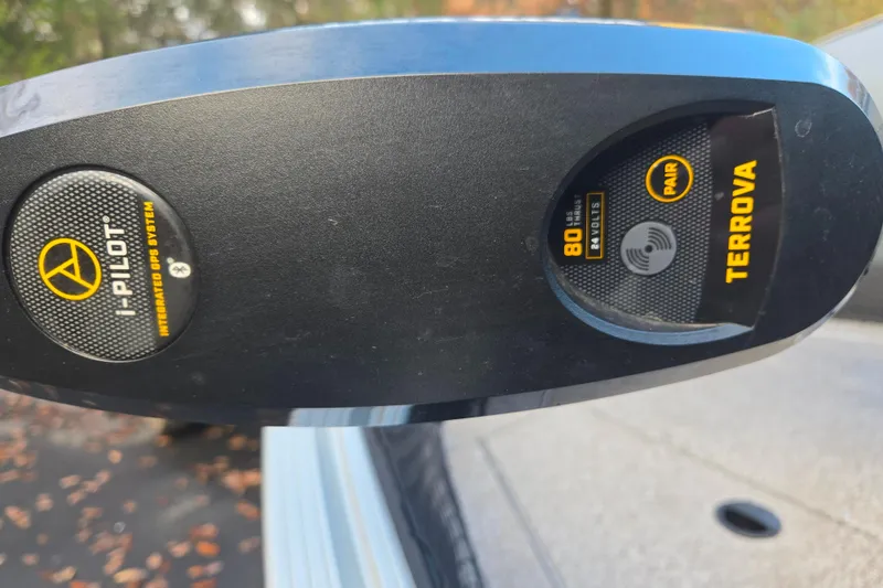 Slide: The Image of Close-up of I-Pilot Terrova trolling motor on 2020 Alumacraft Voyageur 175 Sport. - 7