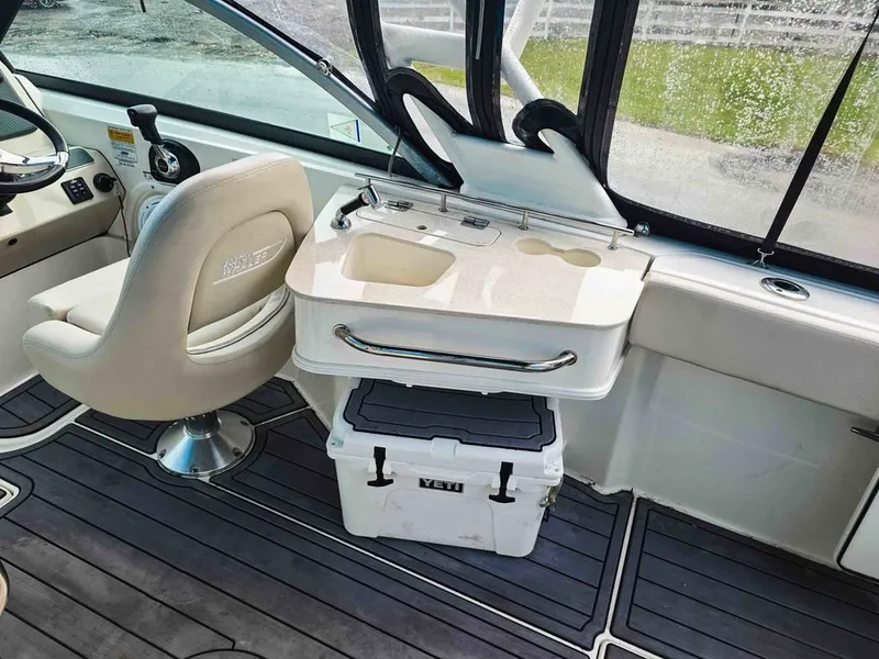 Slide: The Image of Boston Whaler 230 Vantage 2015 - 3