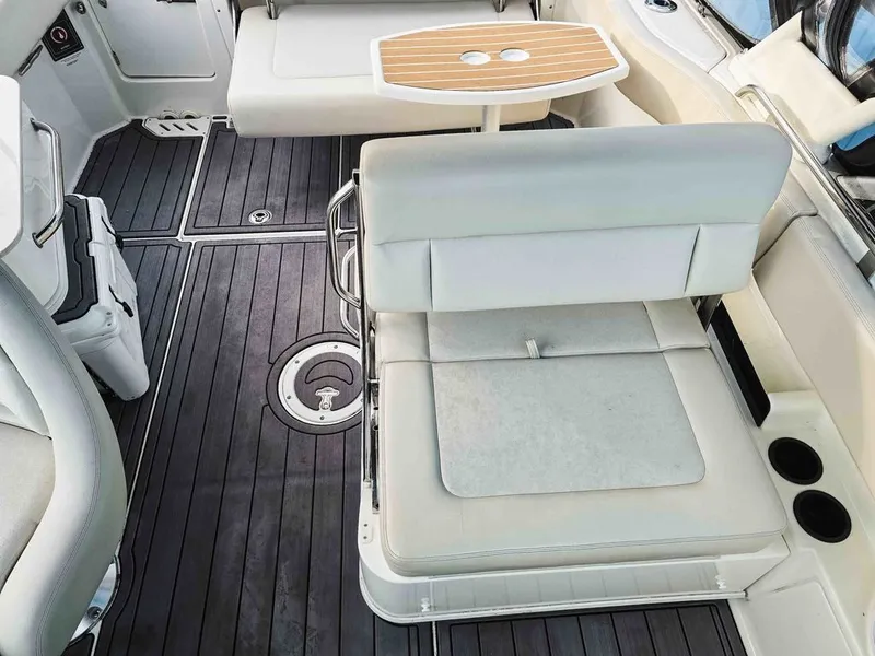 Slide: The Image of Boston Whaler 230 Vantage 2015 - 5