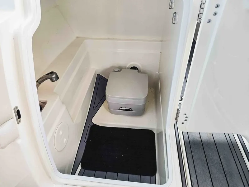 Slide: The Image of Boston Whaler 230 Vantage 2015 - 8