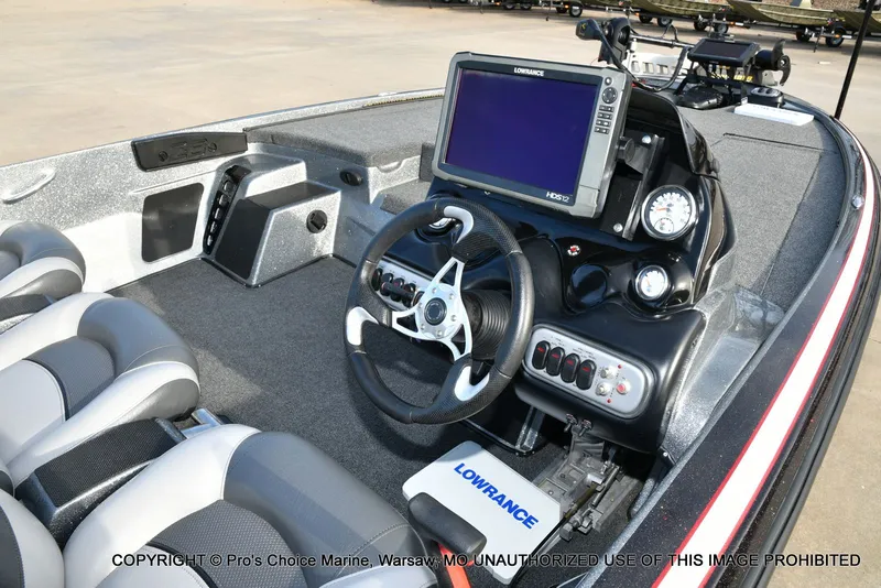 Slide: The Image of Nitro Z-8 w/250HP Mercury Pro-XS 2015 - 38