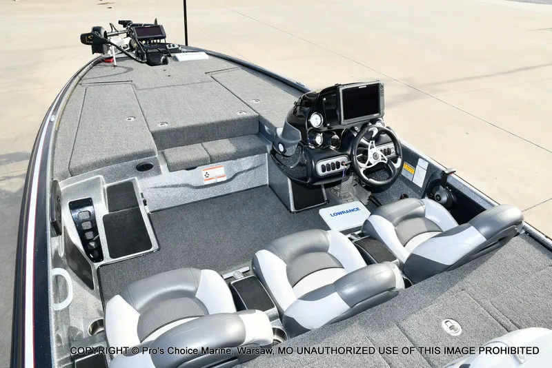 Slide: The Image of Nitro Z-8 w/250HP Mercury Pro-XS 2015 - 41