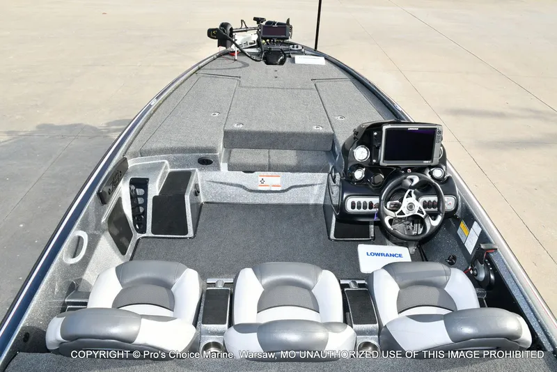 Slide: The Image of Nitro Z-8 w/250HP Mercury Pro-XS 2015 - 42