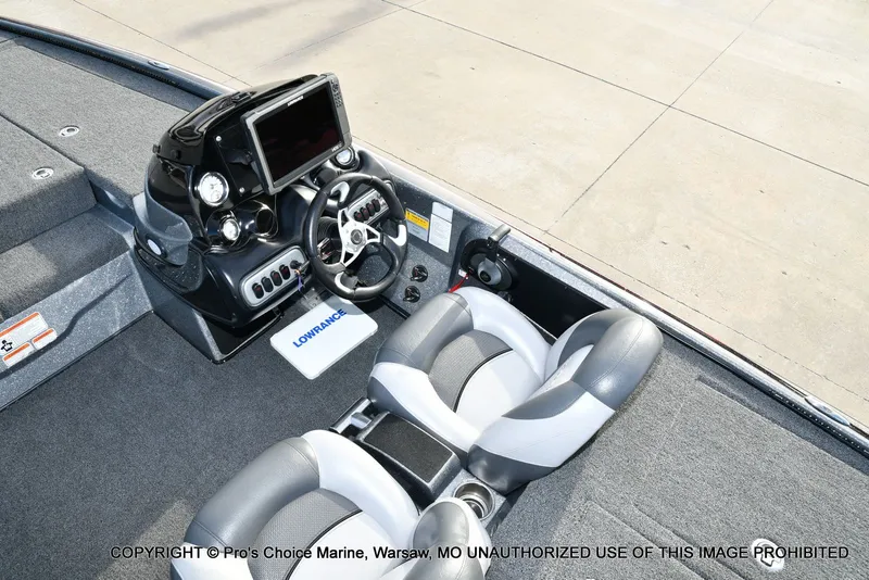 Slide: The Image of Nitro Z-8 w/250HP Mercury Pro-XS 2015 - 43