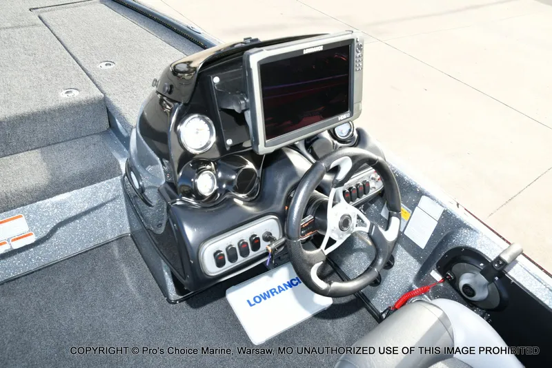 Slide: The Image of Nitro Z-8 w/250HP Mercury Pro-XS 2015 - 44