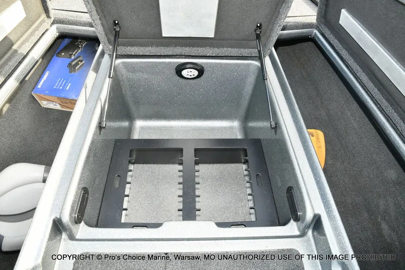 Slide: The Image of Nitro Z-8 w/250HP Mercury Pro-XS 2015 - 59